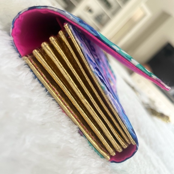 Lilly Pulitzer Travel Wallet Multi Quill Out - Picture 6 of 6
